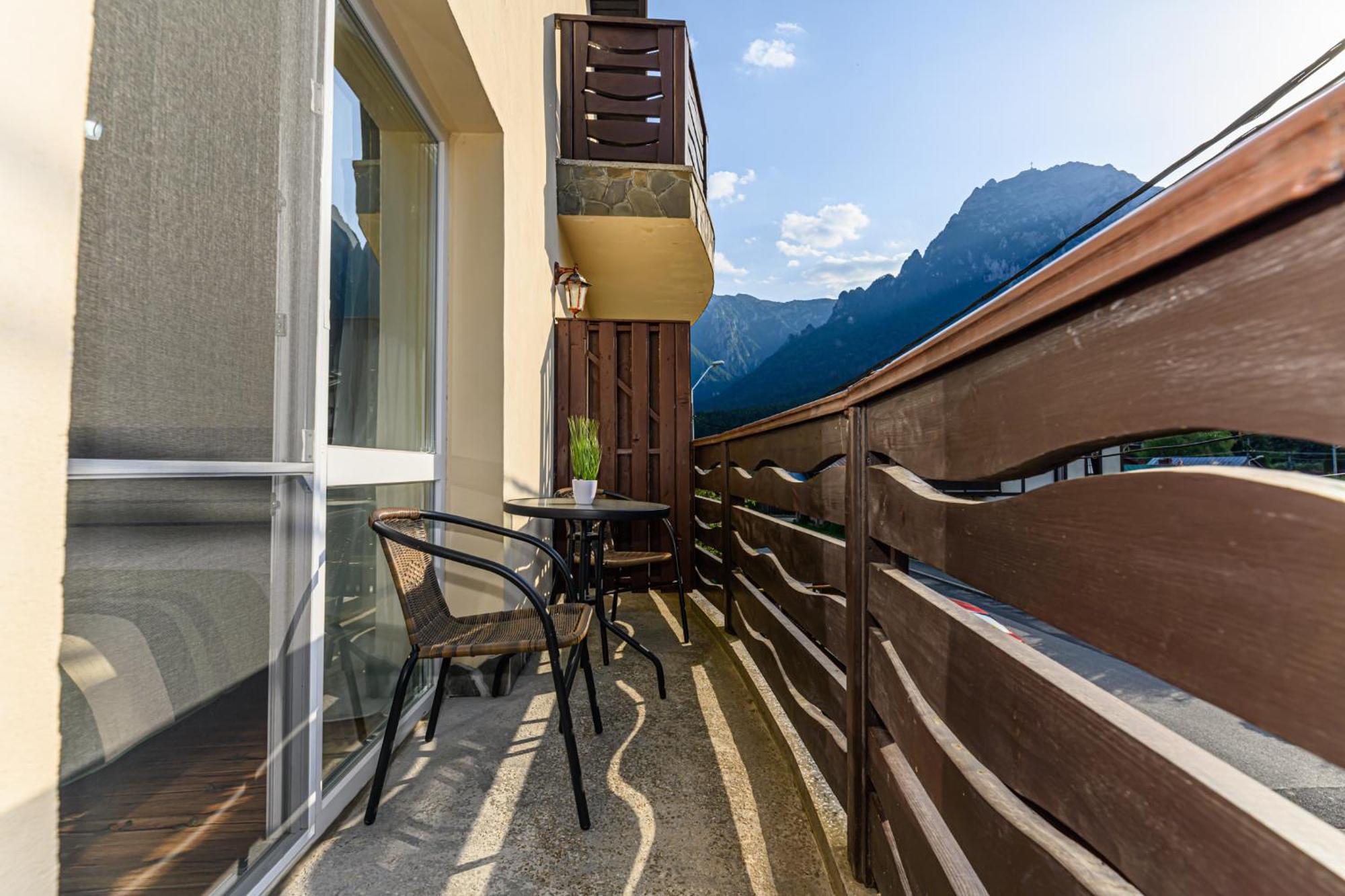 Отель Casa Ramino Буштени Экстерьер фото
