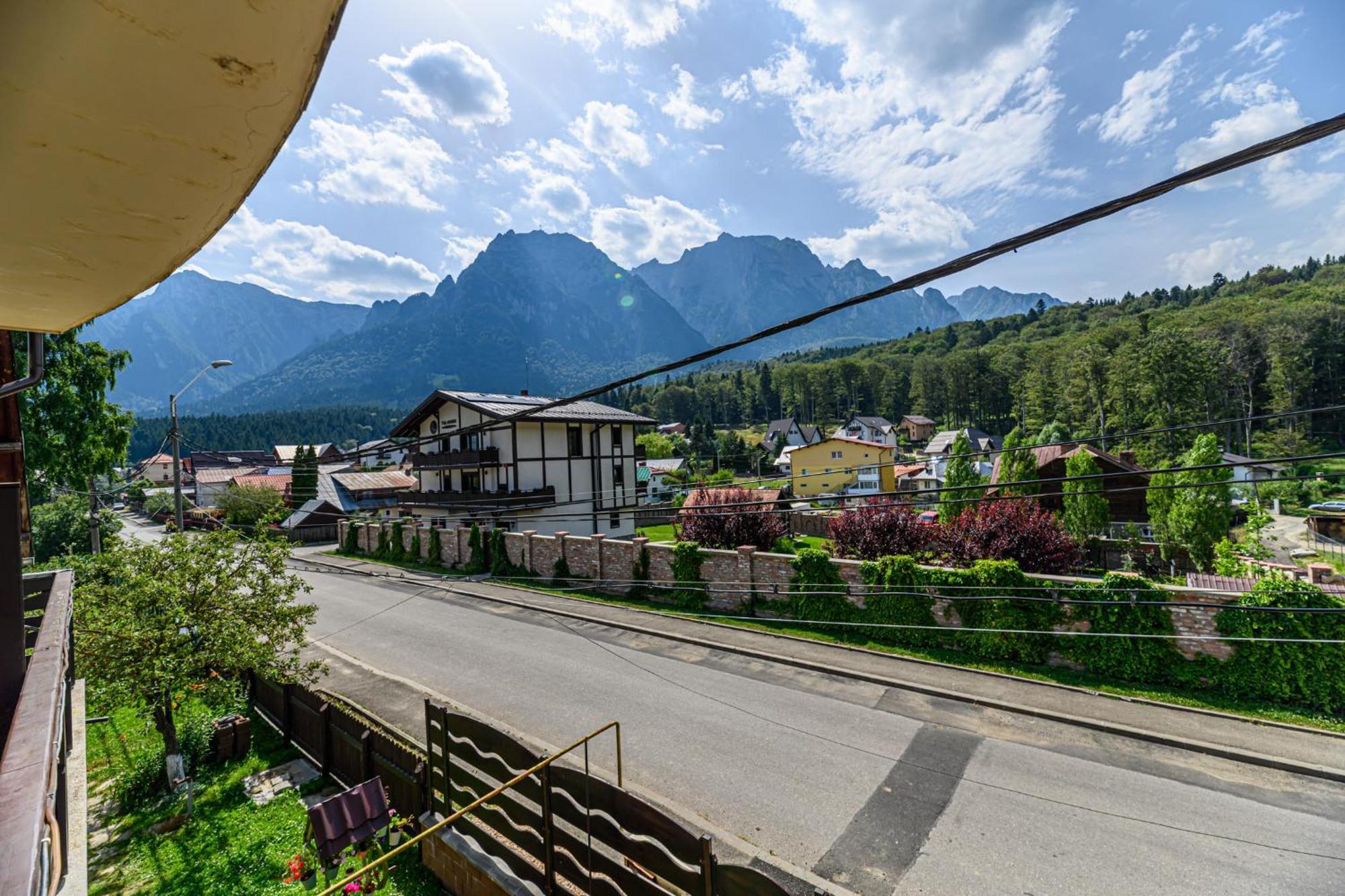 Отель Casa Ramino Буштени Экстерьер фото