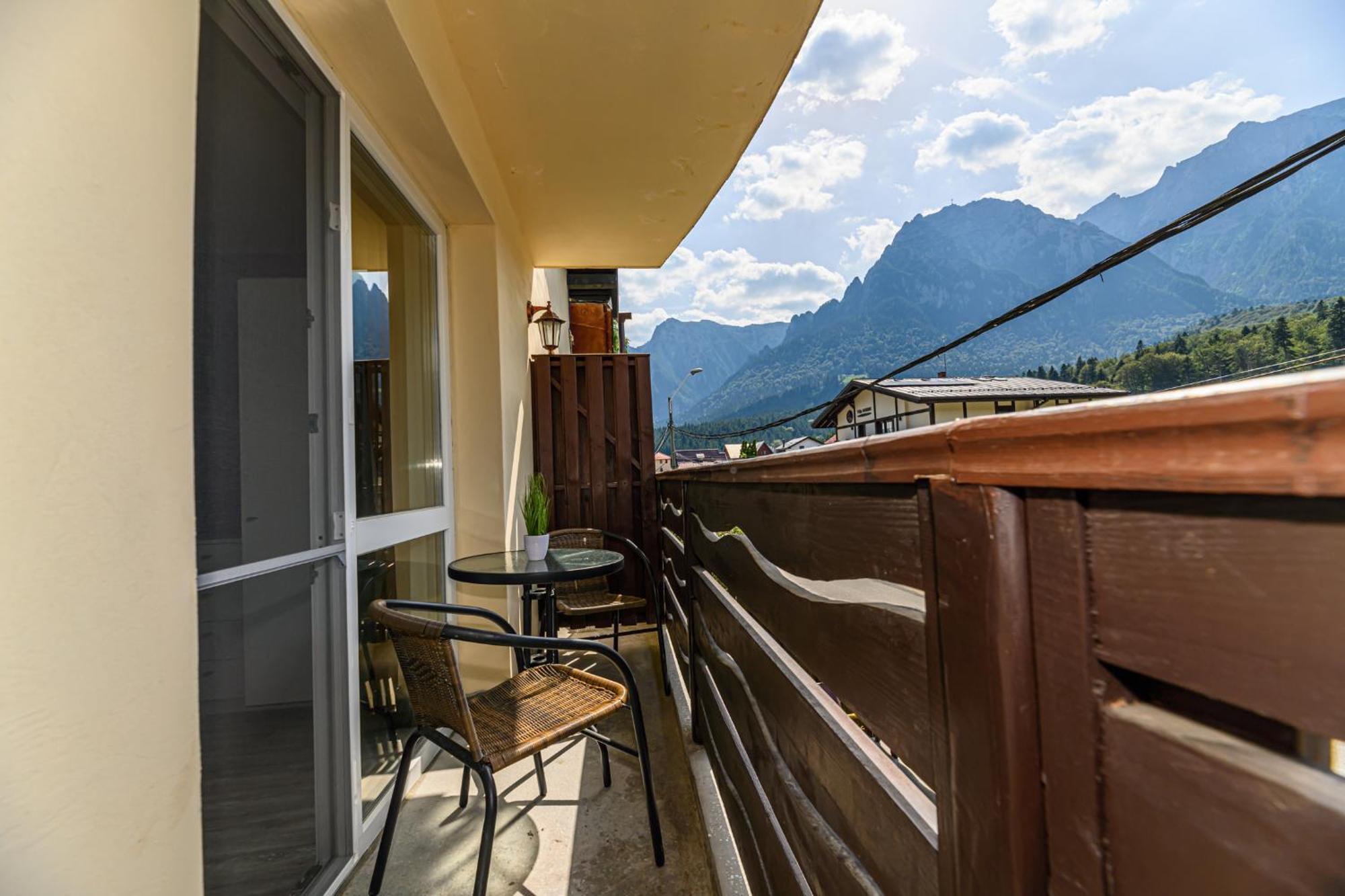 Отель Casa Ramino Буштени Экстерьер фото