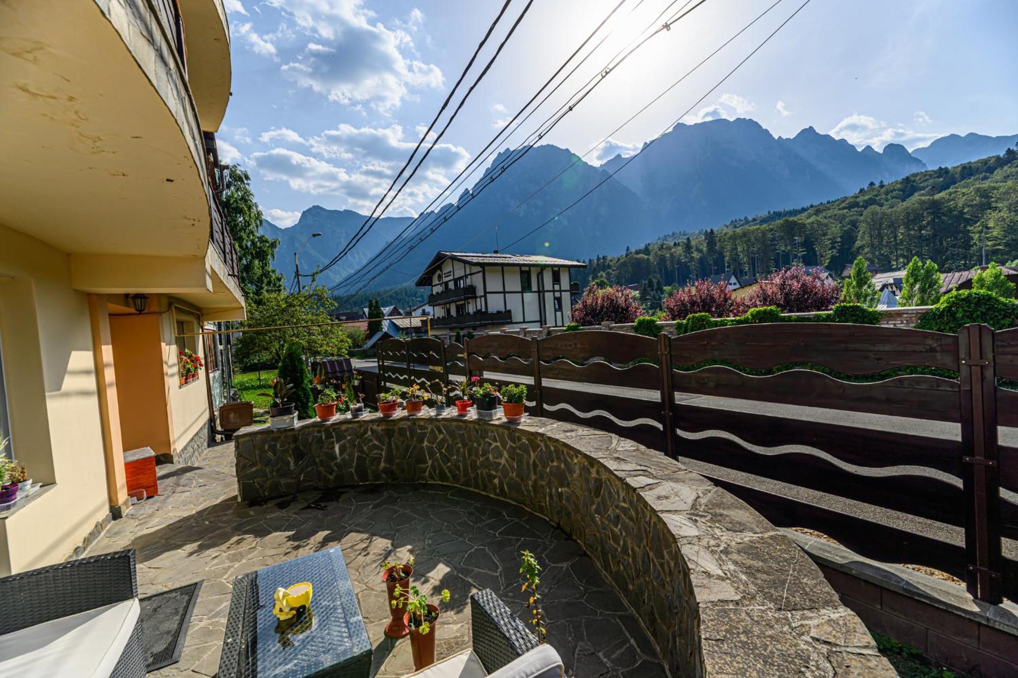 Отель Casa Ramino Буштени Экстерьер фото
