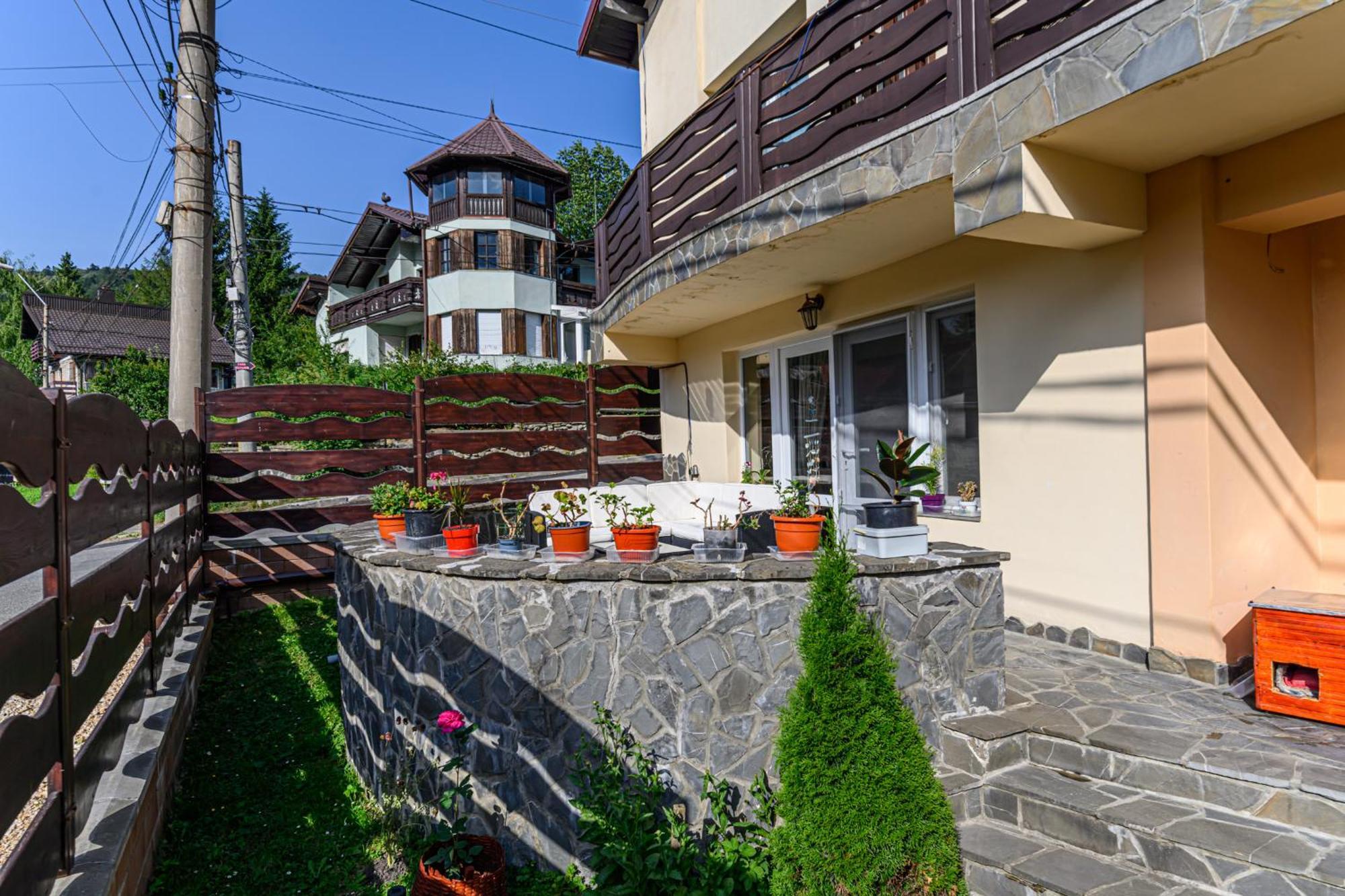 Отель Casa Ramino Буштени Экстерьер фото