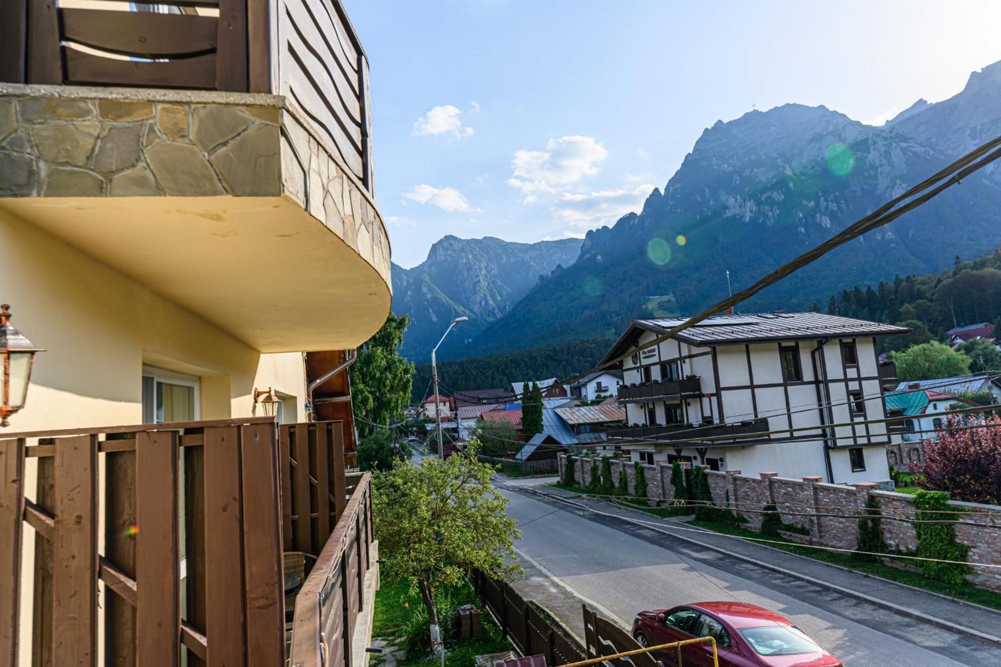 Отель Casa Ramino Буштени Экстерьер фото