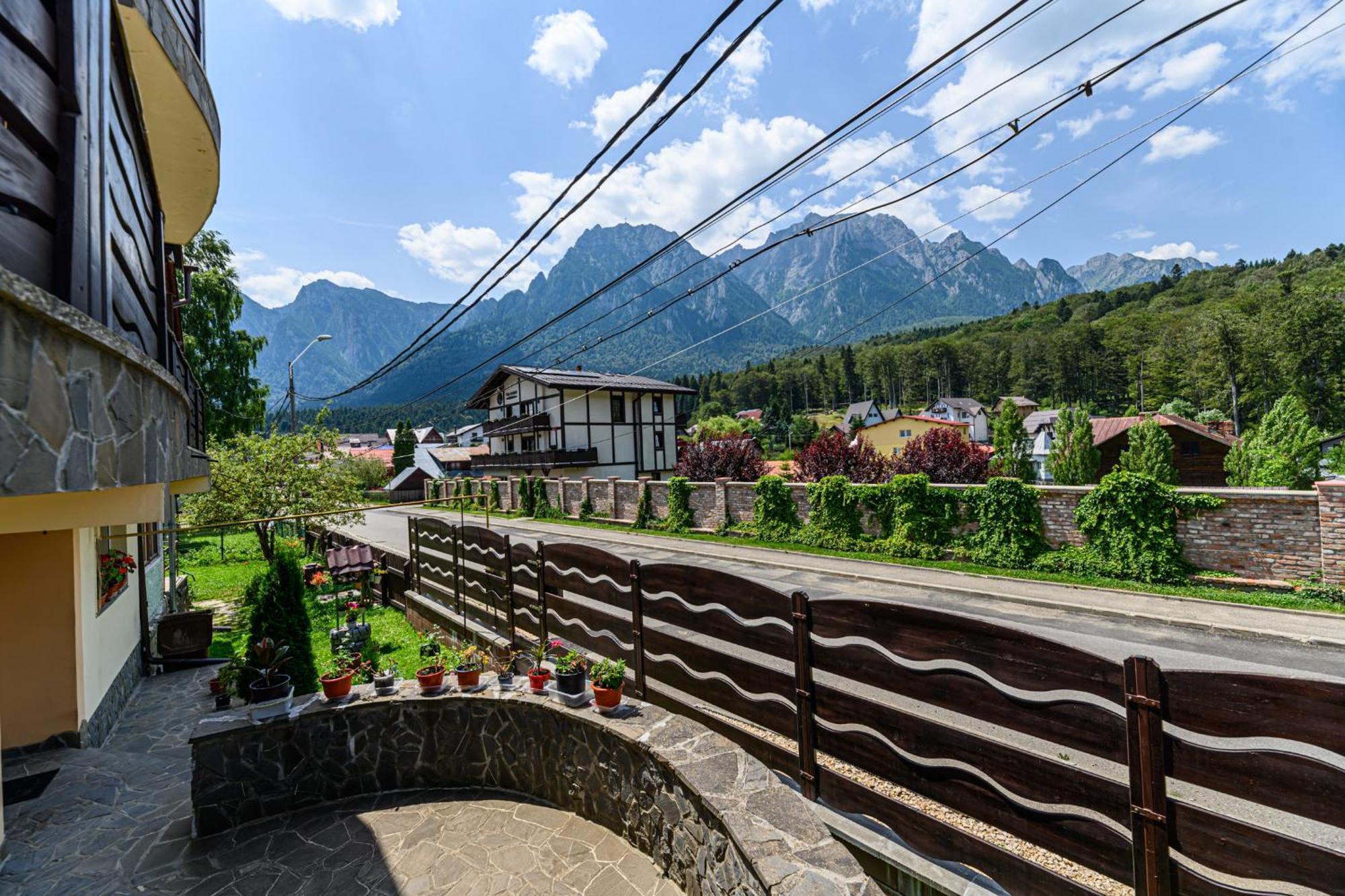 Отель Casa Ramino Буштени Экстерьер фото